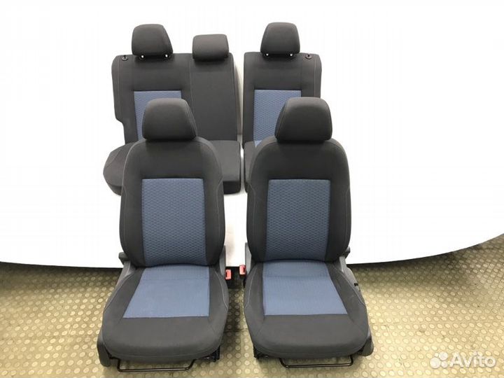Сиденья комплект Volkswagen Polo 1.6 2013