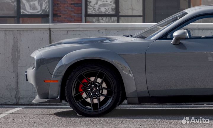 Аренда Dodge Challenger от одной минуты в Москве