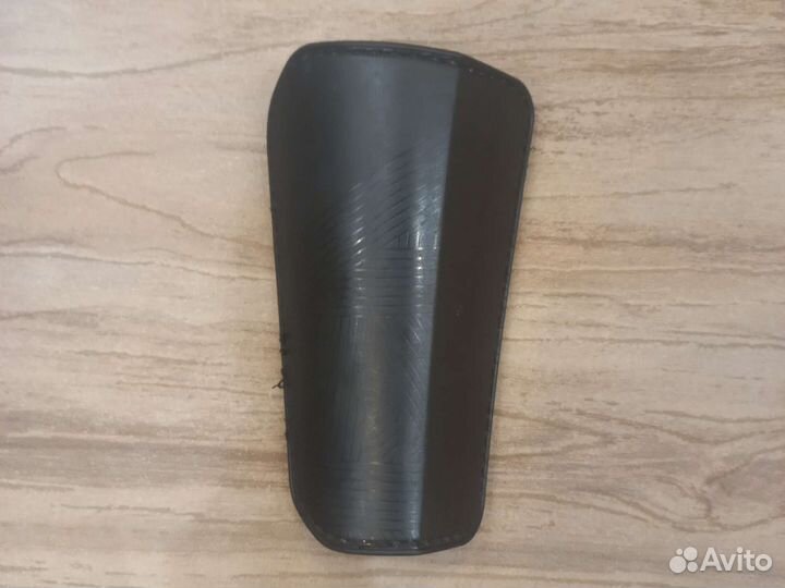 Чёрные щитки kipsta