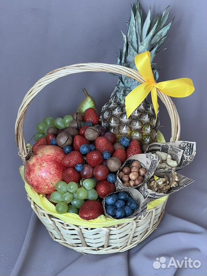 Подарки/съедобные букеты/мужские/клубника/цветы