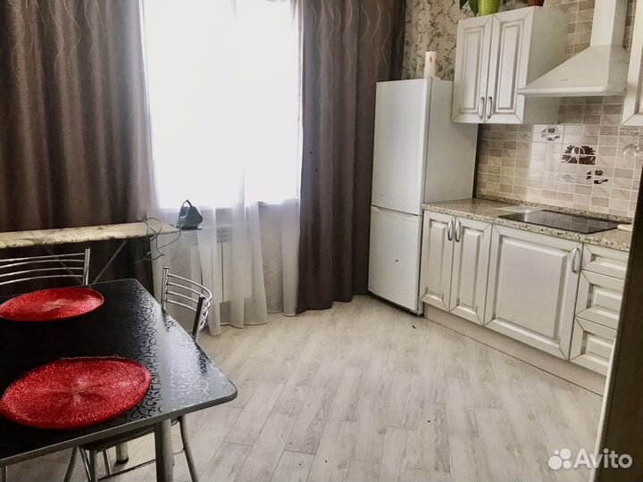 Штора коричневая