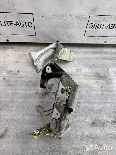 Часть телевизора левый Audi A1 8X 2012