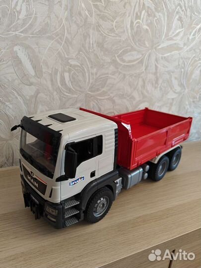 Bruder самосвал Man