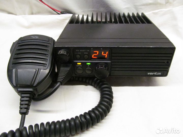 Старинная VHF радиостанция yaesu FTL-2011