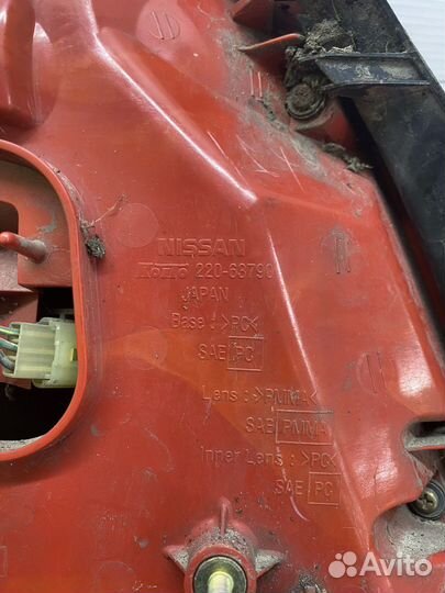 Правый фонарь Nissan Skyline V35