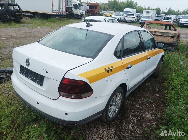 Volkswagen Polo 1.6 AT, 2019, битый, 200 000 км