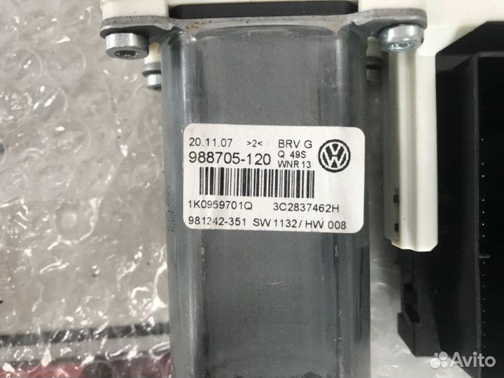 Моторчик стеклоподъемника передней левой двери Пассат Б6