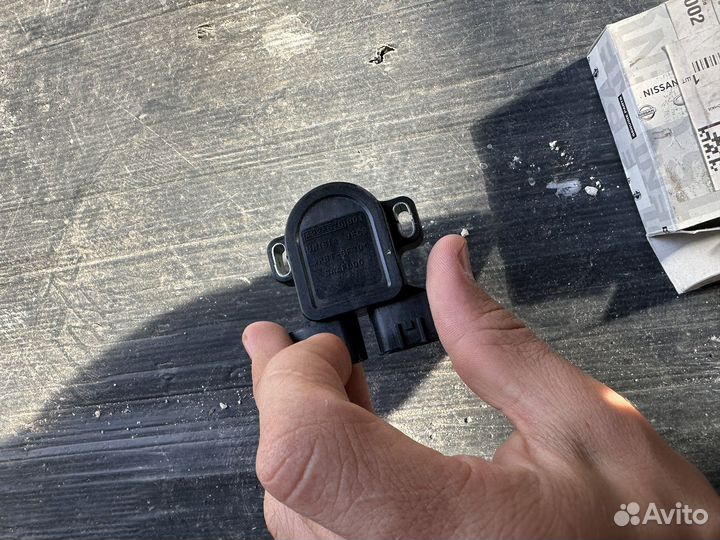 Датчик положения дроссельной заслонки nissan