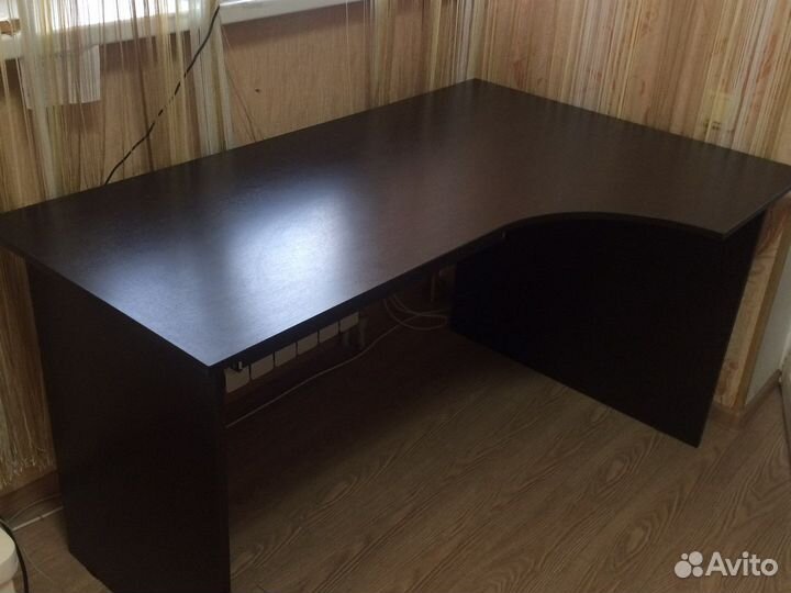 Угловой письменный стол