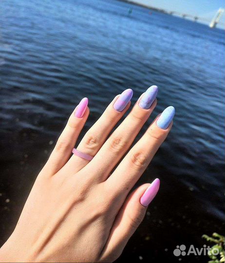 Модель на маникюр