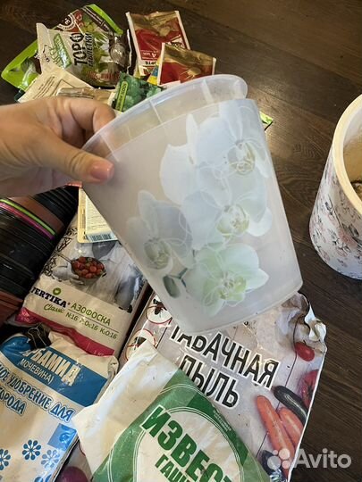 Отдам бесплатно удобрения, горшки