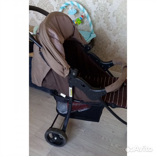 Прогулочная коляска