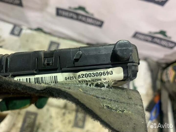 Блок предохранителей Renault Megane 2 1.6