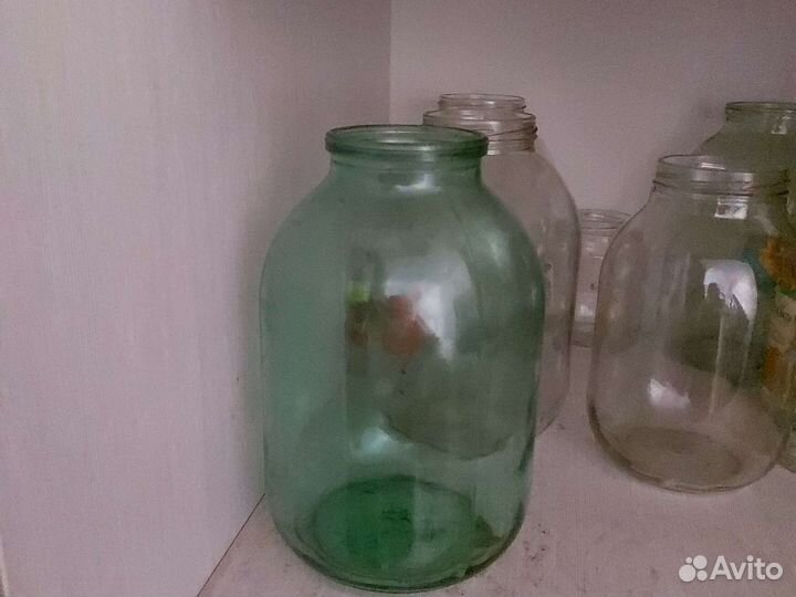 Продаю или меняю 3-х литровые банки на маленькие