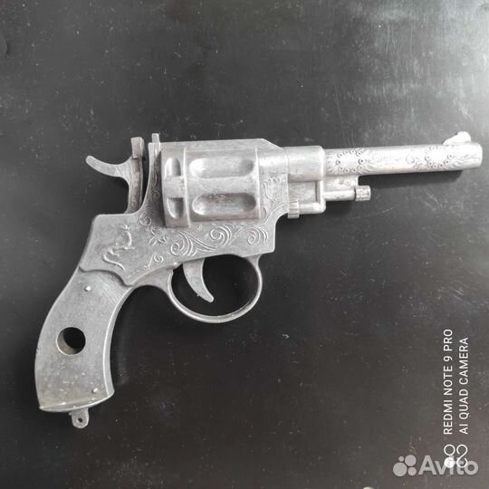 Детская игрушка пистолет СССР