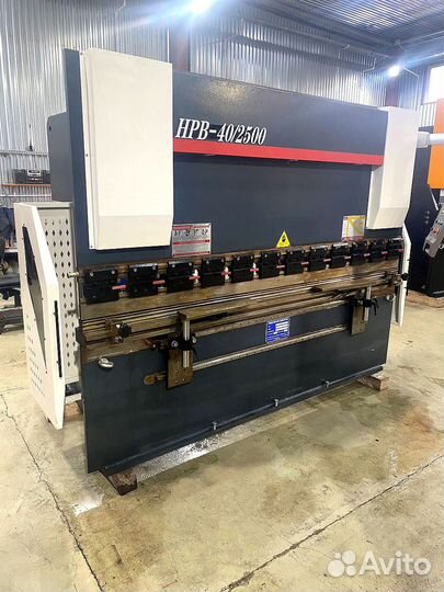 Гидравлический листогибочный пресс Bomei 125/3200