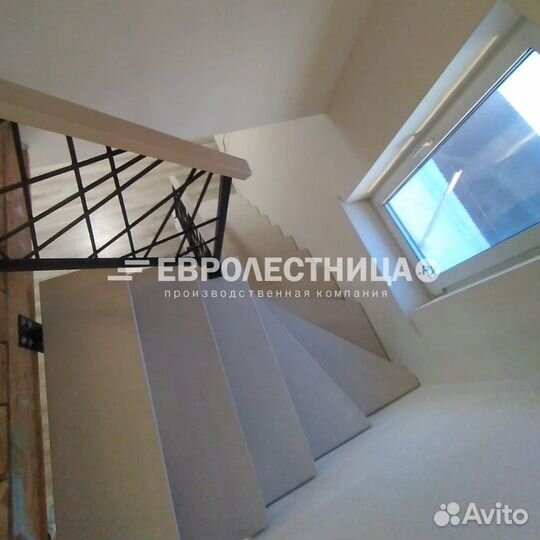 Лестница в коттедж