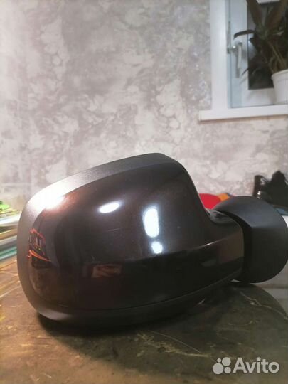 Зеркало на LADA largus