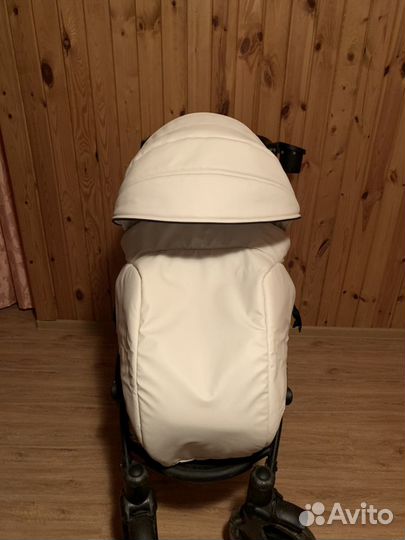 Детская прогулочная коляска