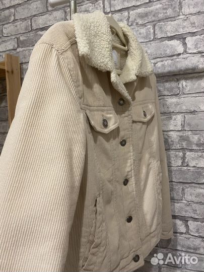 Бежевая женская куртка авиатор