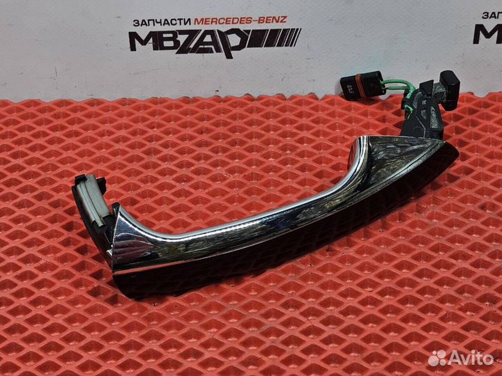 Ручка передней правой двери Mercedes W221
