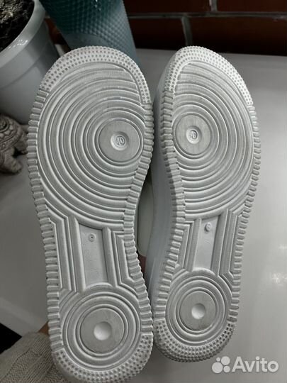 Кроссовки женские