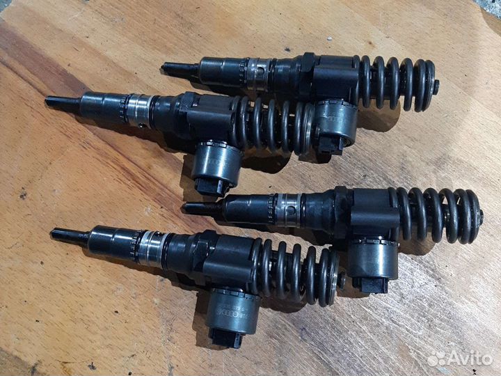 Форсунка 2.0 TDI VW Touran 2003-2009