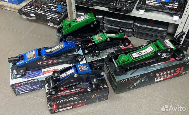 Домкрат подкатной