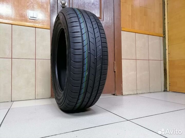 Kumho Ecsta HS52 215/60 R17