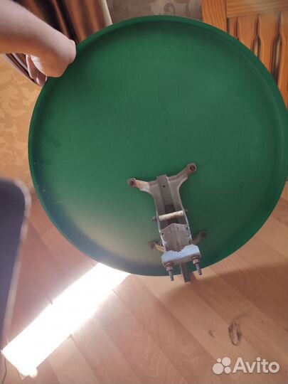 Спутниковая телевизионная тарелка