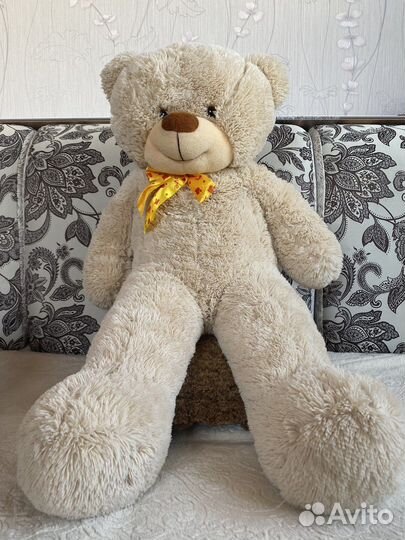 Большой плюшевый мишка