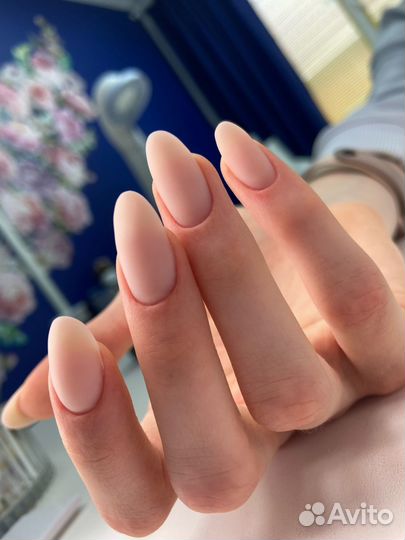 Маникюр с тонким и прочным покрытием