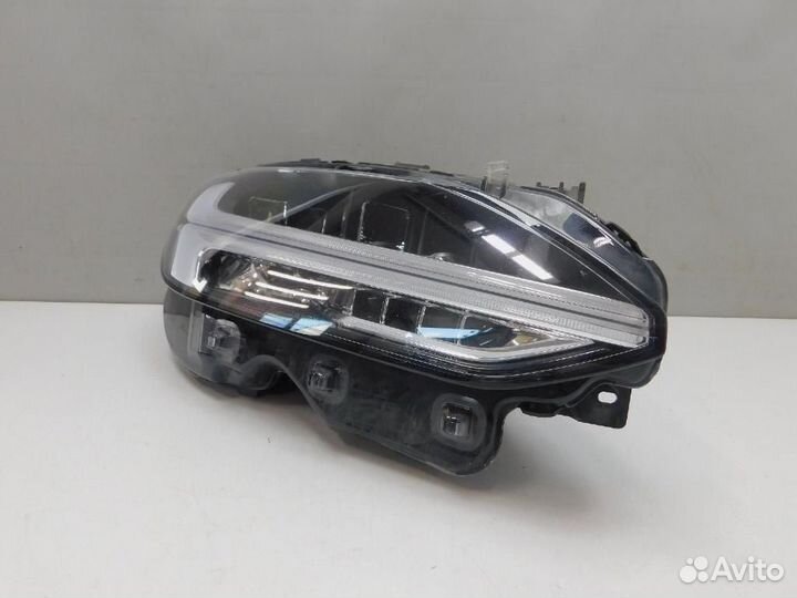 Фара правая Volvo S90