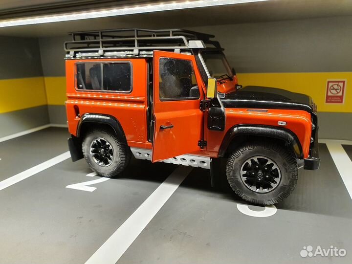 1:18 Kyosho Land Rover Defender 90 Final Edition