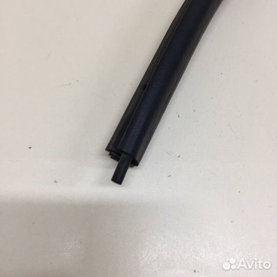 Уплотнитель проема двери передней правой Renault Duster HSA, HSM 2012