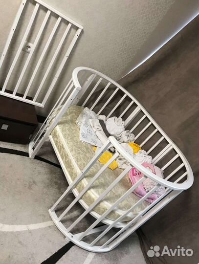 Детская кроватка круглая овальная с маятником