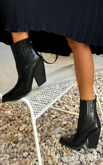 Женские казаки Valentino