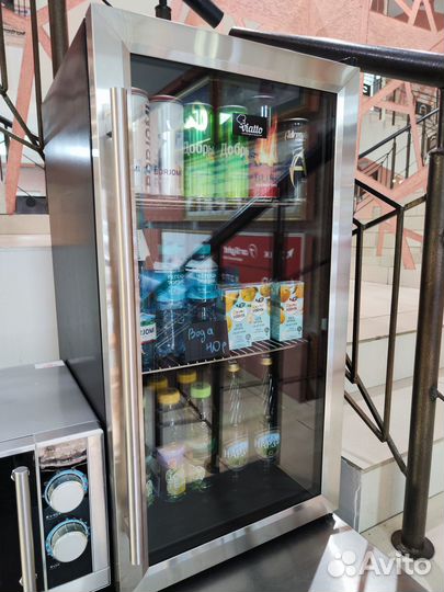 Холодильный шкаф для напитков Viatto VA-JC88W