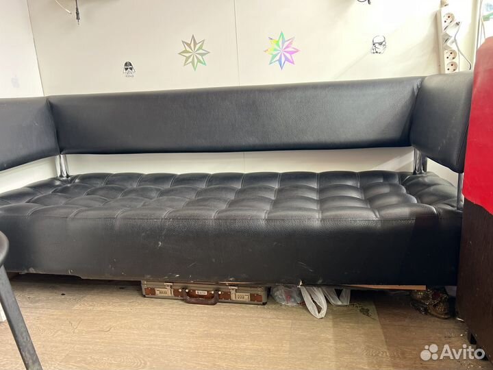 Офисный кожаный диван бу