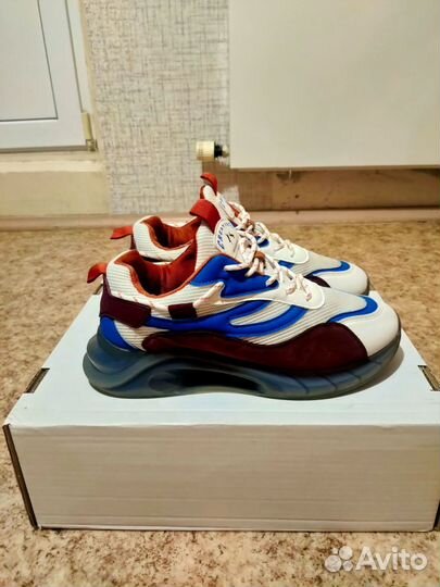 Кроссовки летние