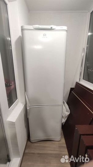 Холодильник бу indesit