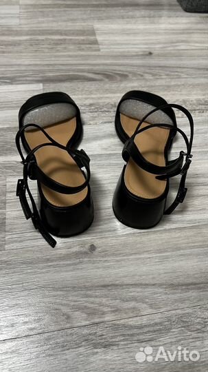 Босоножки черные с квадратным носом