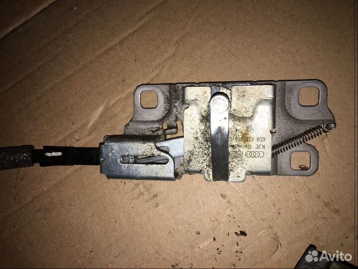 Доводчик багажника 4E0827383C ауди А8 4Е Д3