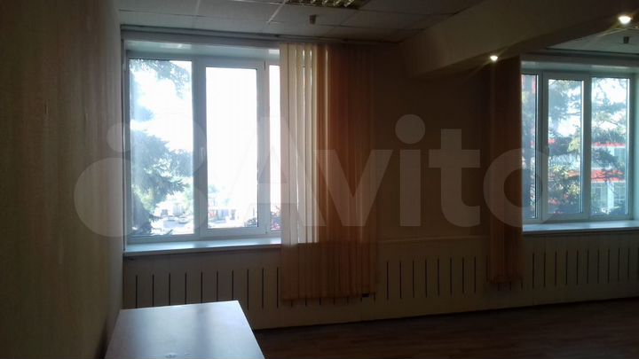 Офис в бц на ул.Фабричная, 3 этаж, 36 м2 - без ком