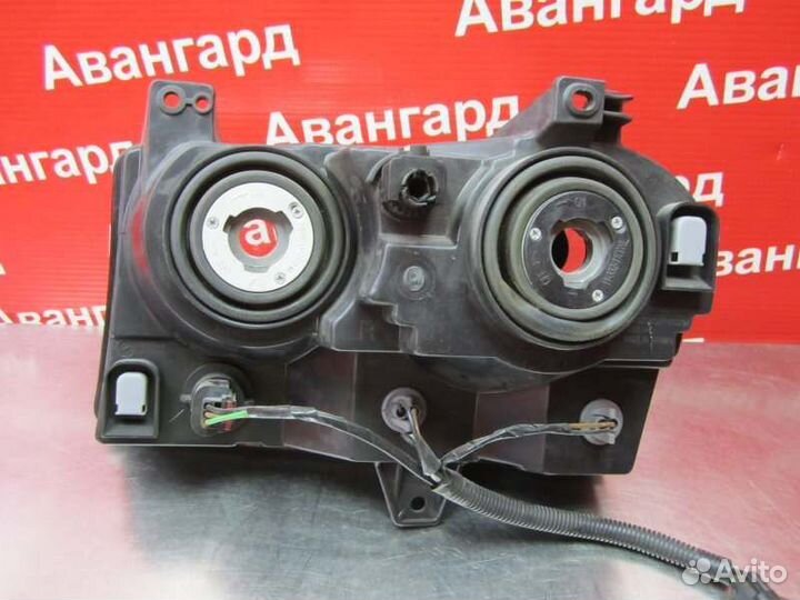 Фара правая Chrysler 300C 04-07