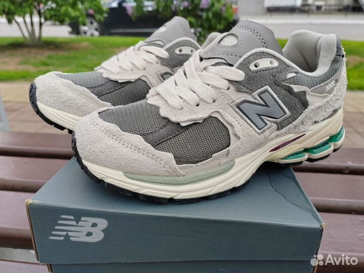 Кроссовки new balance 2002r