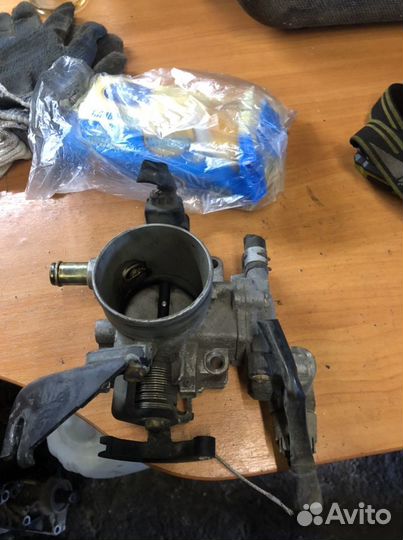 Заслонка дроссельная Toyota Avensis 1zz