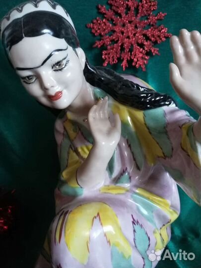 Фарфоровые статуэтки СССР Узбечка