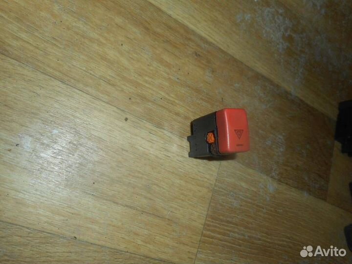 Кнопка аварийной сигнализации Land Rover Range Ro