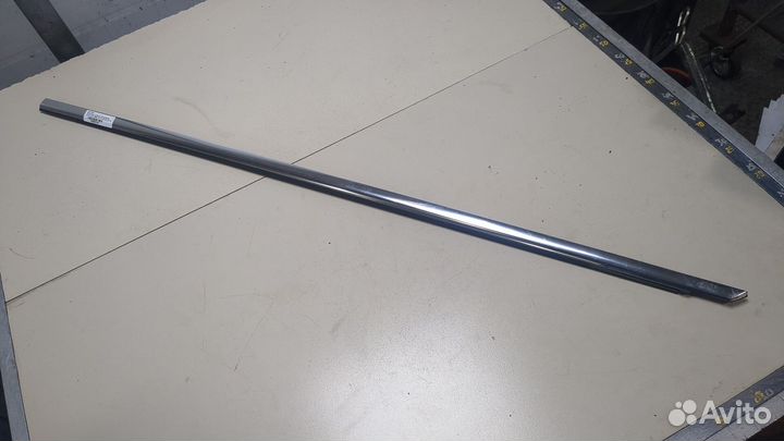 Молдинг стекла Audi A4 (B9), 2018